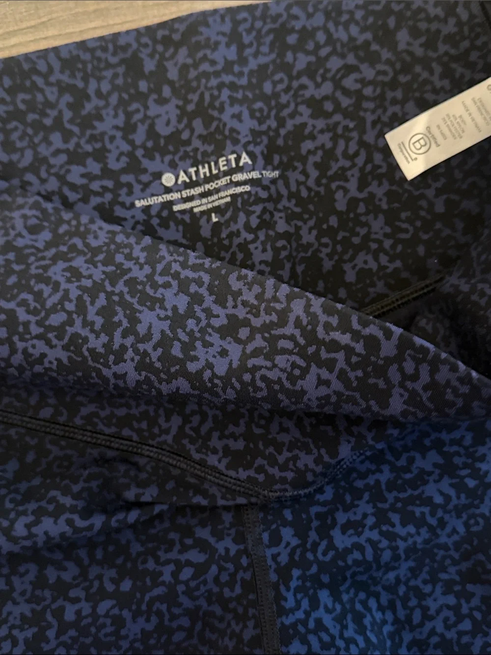 ATHLETA salutation stash pocket gravel 7/8 tights leggings